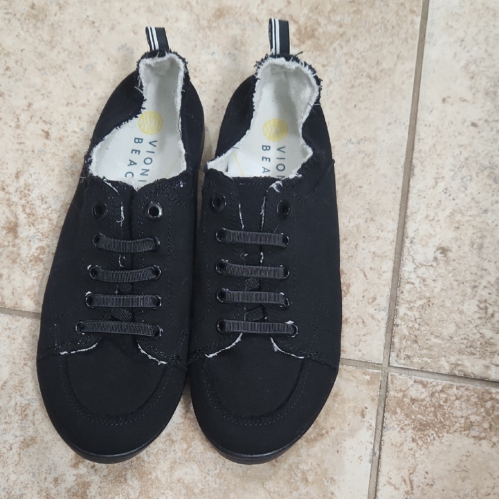 Womans 9.5 Vionic Beach Black Sneakers